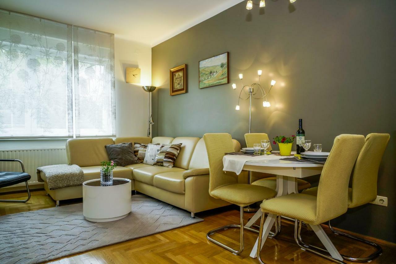 Yellow Bike Apartment Zagreb Buitenkant foto